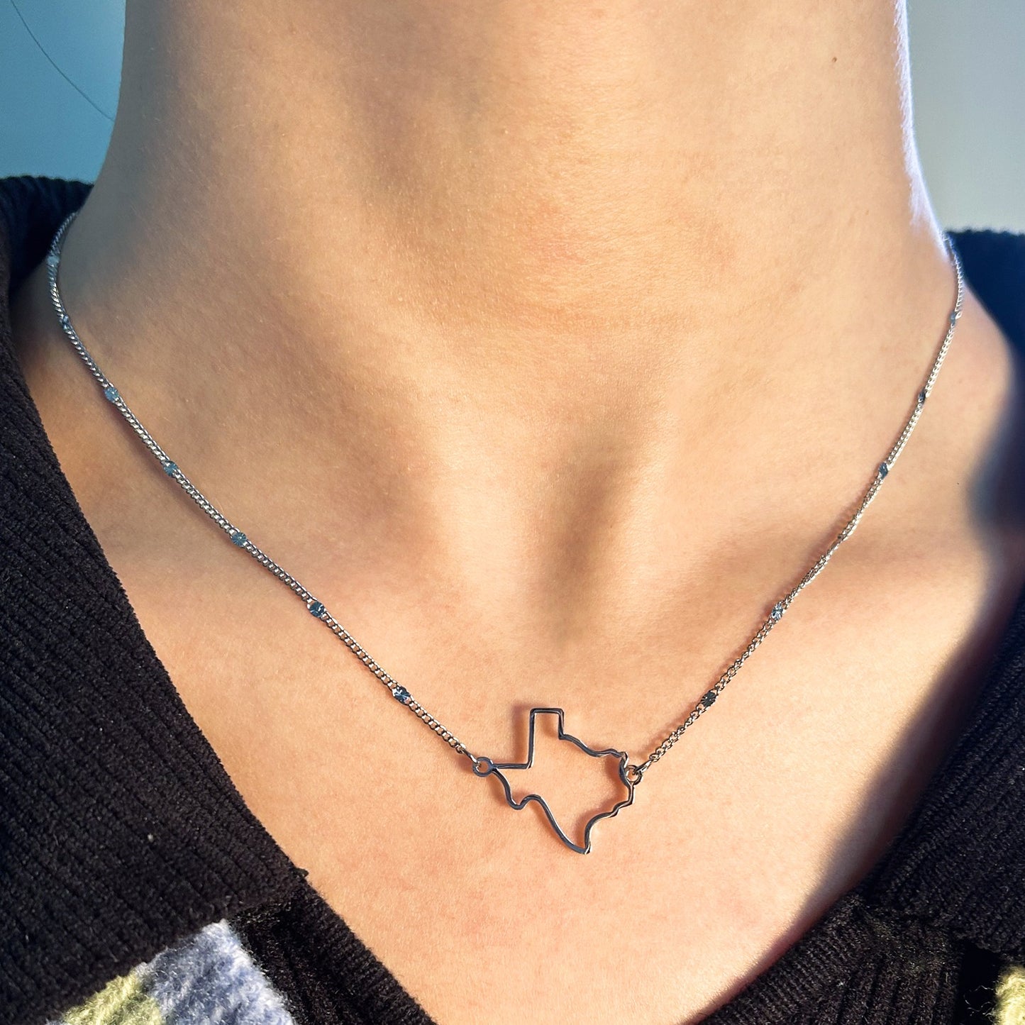 « Le charme de l'étoile solitaire : collier pendentif Texas »