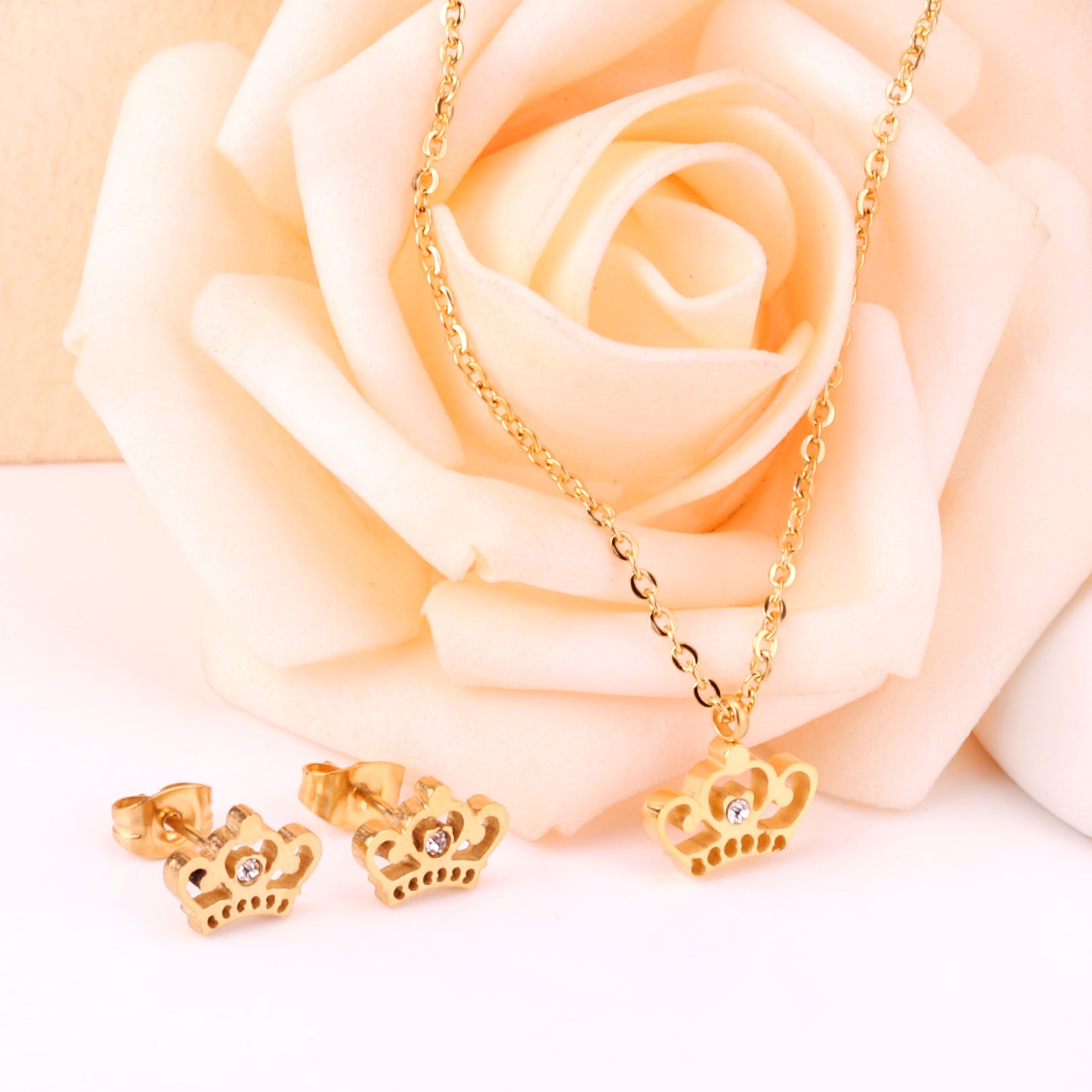 Ensemble Royal Sparkle : collier pendentif couronne et boucles d'oreilles