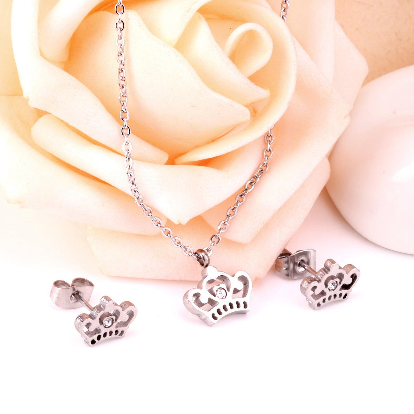 Ensemble Royal Sparkle : collier pendentif couronne et boucles d'oreilles